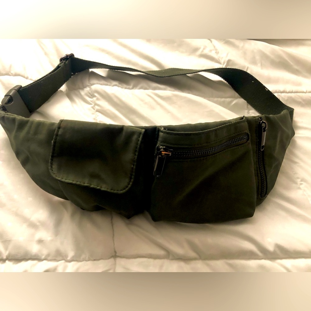 Target Accessories MSense Men’s Glossy Belt Five Pockets Bag in Green